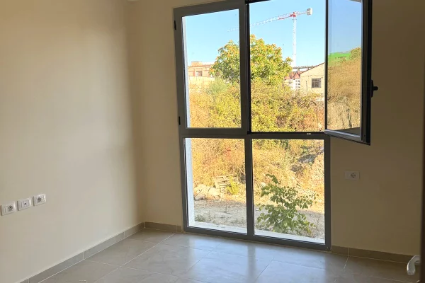 Shtepi me qera 2+1 ne Tirane - 40,000 Leke