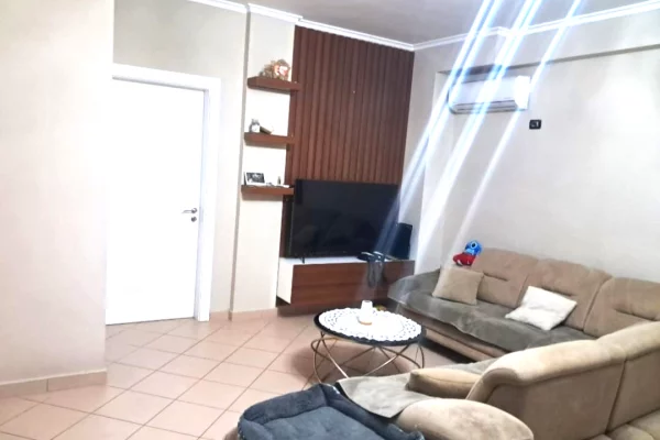 Shtepi me qera 2+1 ne Tirane - 700 Euro