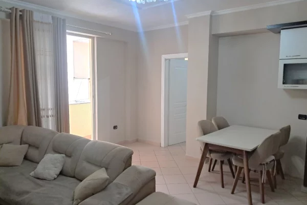 Shtepi me qera 2+1 ne Tirane - 700 Euro