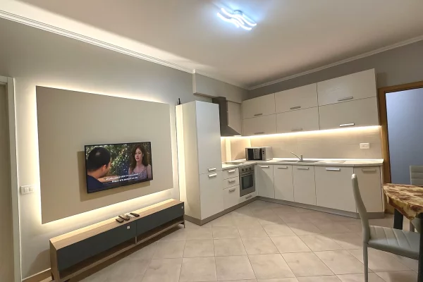 Shtepi me qera 2+1 ne Tirane - 65,000 Leke