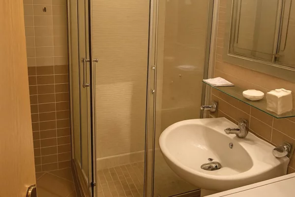 Shtepi me qera Apartament ne Tirane, 2+1, Mobilimi E mobiluar, Pagesa 60,000  Leke.