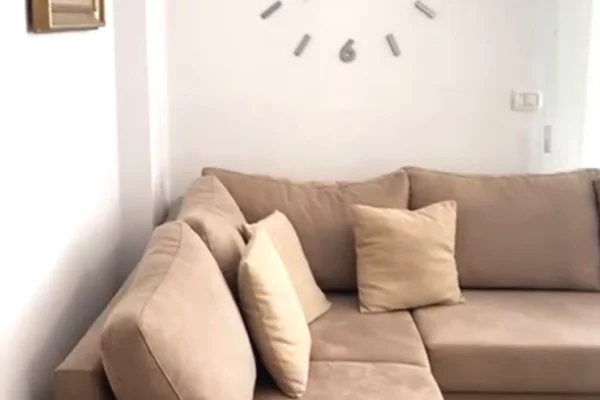 Shtepi me qera 2+1 ne Tirane - 60,000 Leke