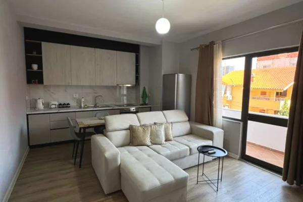 Shtepi me qera 2+1 ne Tirane - 65,000 Leke