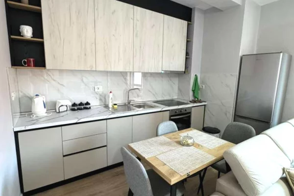 Shtepi me qera 2+1 ne Tirane - 65,000 Leke