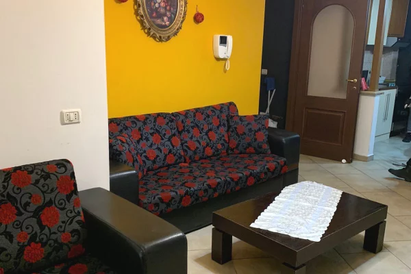 Shtepi me qera 2+1 ne Tirane - 60,000 Leke