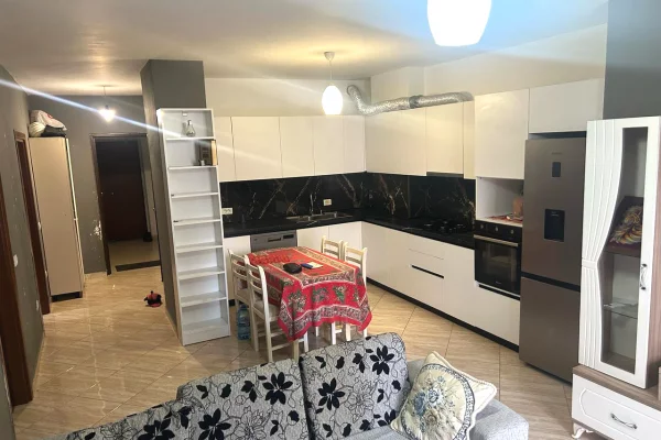 Shtepi me qera 2+1 ne Tirane - 55,000 Leke