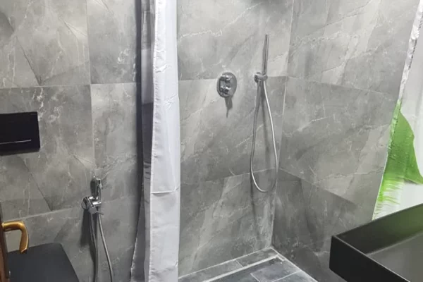 Shtepi me qera Apartament ne Tirane, 2+1, Mobilimi E mobiluar, Pagesa 50,000  Leke.