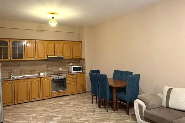 Shtepi me qera 2+1 ne Tirane - 600 Euro