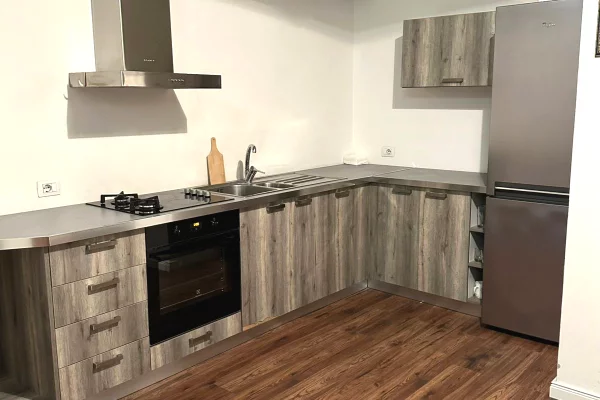 Shtepi me qera 2+1 ne Tirane - 750 Euro