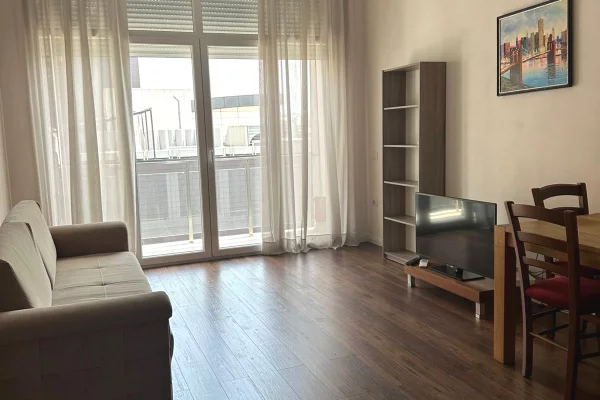 Shtepi me qera 2+1 ne Tirane - 750 Euro