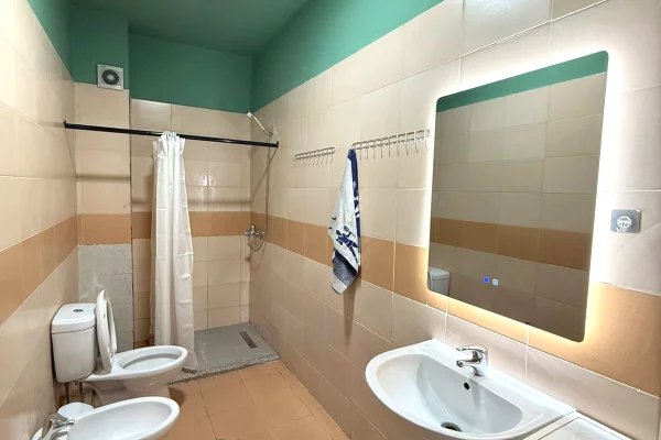 Shtepi me qera Apartament ne Tirane, 2+1, Mobilimi E mobiluar, Pagesa 500  Euro.