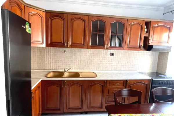 Shtepi me qera 2+1 ne Tirane - 700 Euro