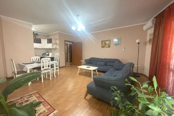 Shtepi me qera 2+1 ne Tirane - 65,000 Leke