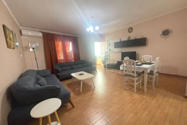 Shtepi me qera 2+1 ne Tirane - 65,000 Leke