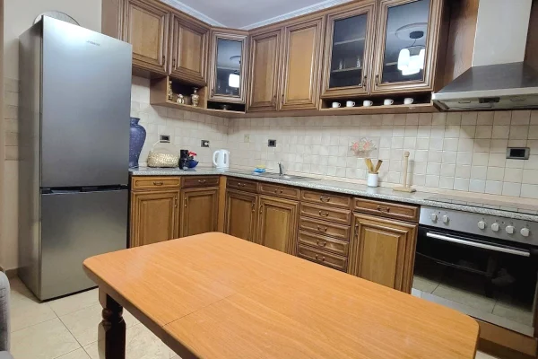 Shtepi me qera 2+1 ne Tirane - 65,000 Leke