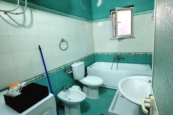 Shtepi me qera Apartament ne Tirane, 2+1, Mobilimi E mobiluar, Pagesa 65,000  Leke.