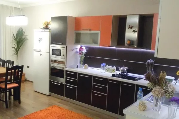 Shtepi me qera 2+1 ne Tirane - 80,000 Leke