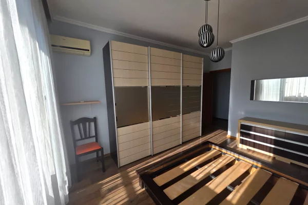 Shtepi me qera Apartament ne Tirane, 2+1, Mobilimi E mobiluar, Pagesa 80,000  Leke.