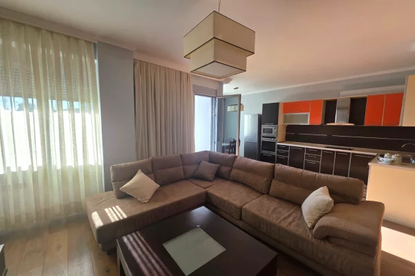 Shtepi me qera 2+1 ne Tirane - 80,000 Leke