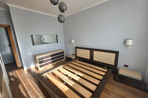 Shtepi me qera Apartament ne Tirane, 2+1, Mobilimi E mobiluar, Pagesa 80,000  Leke.