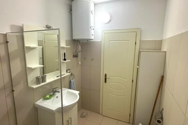 Shtepi me qera Apartament ne Tirane, 2+1, Mobilimi E mobiluar, Pagesa 50,000  Leke.