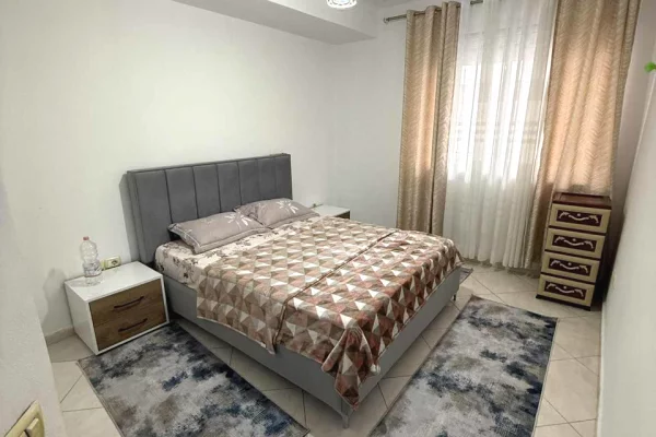 Shtepi me qera 2+1 ne Tirane - 550 Euro