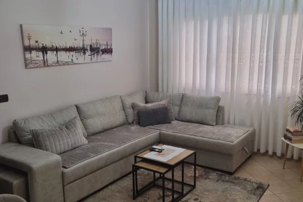 Shtepi me qera 1+1 ne Tirane - 60,000 Leke