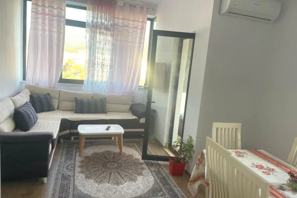 Shtepi me qera 2+1 ne Tirane - 75,000 Leke