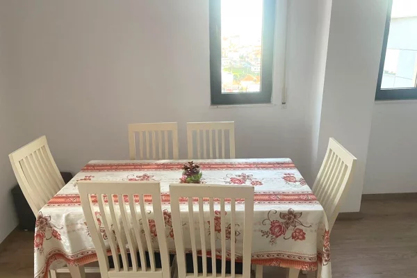 Shtepi me qera 2+1 ne Tirane - 75,000 Leke