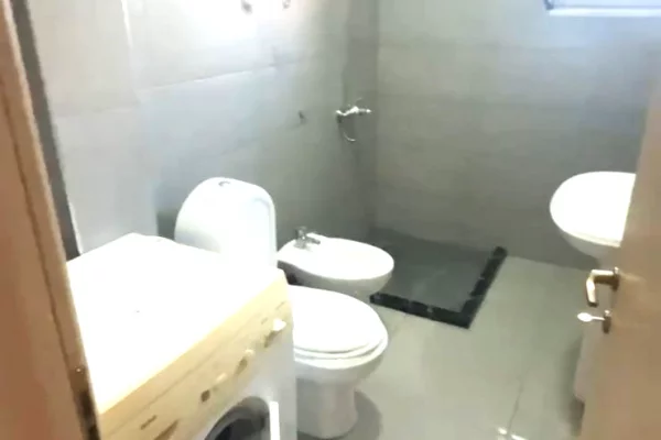 Shtepi me qera Apartament ne Tirane, 1+1, Mobilimi E mobiluar, Pagesa 500  Euro.