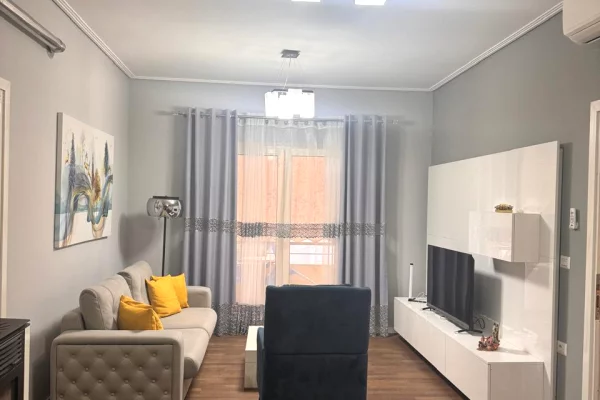 Shtepi me qera 2+1 ne Tirane - 50,000 Leke