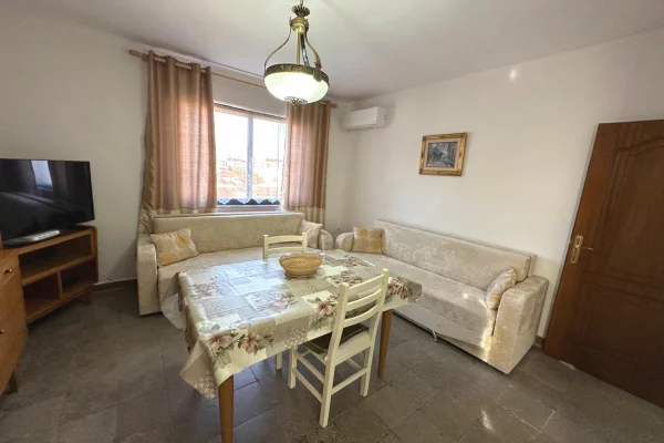 Shtepi me qera 2+1 ne Tirane - 600 Euro