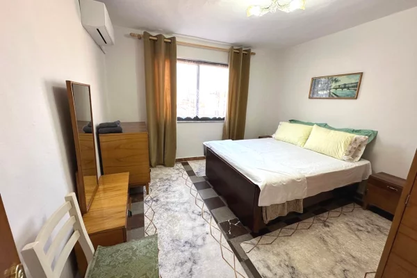 Shtepi me qera Apartament ne Tirane, 2+1, Mobilimi E mobiluar, Pagesa 600  Euro.