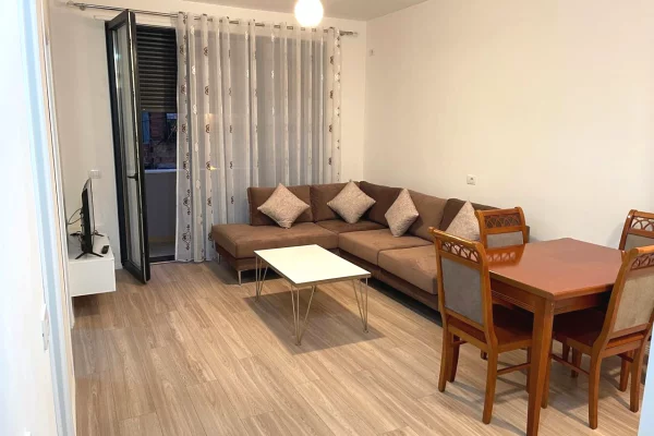 Shtepi me qera 1+1 ne Tirane - 60,000 Leke