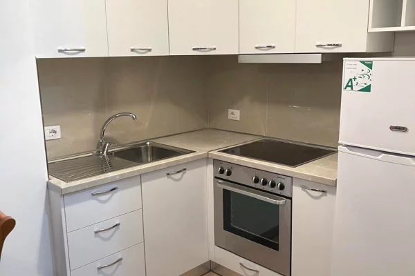 Shtepi me qera 1+1 ne Tirane - 60,000 Leke