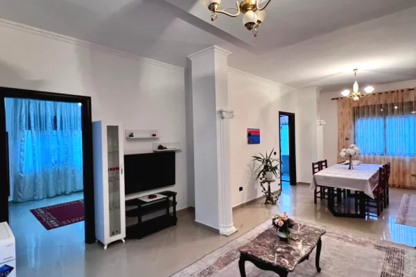 Shtepi me qera 2+1 ne Tirane - 52,000 Leke