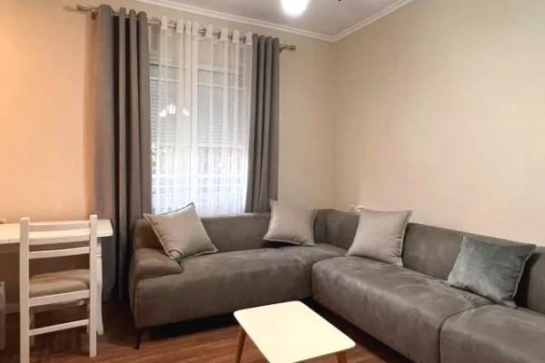 Shtepi me qera 2+1 ne Tirane - 700 Euro