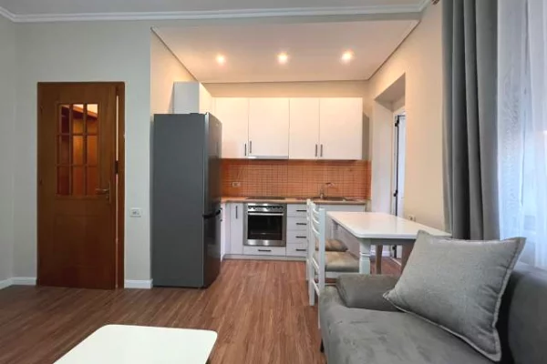 Shtepi me qera 2+1 ne Tirane - 700 Euro