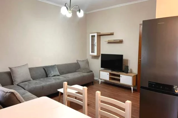 Shtepi me qera 2+1 ne Tirane - 700 Euro