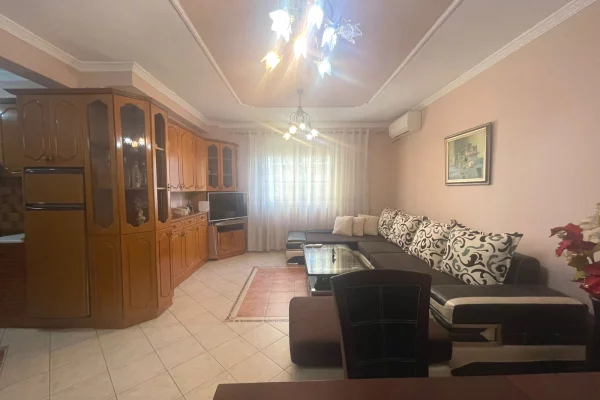 Shtepi me qera 2+1 ne Tirane - 75,000 Leke