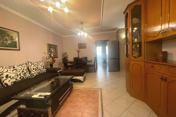 Shtepi me qera 2+1 ne Tirane - 75,000 Leke