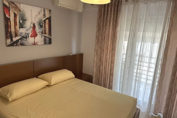 Shtepi me qera Apartament ne Tirane, 1+1, Mobilimi E mobiluar, Pagesa 65,000  Leke.