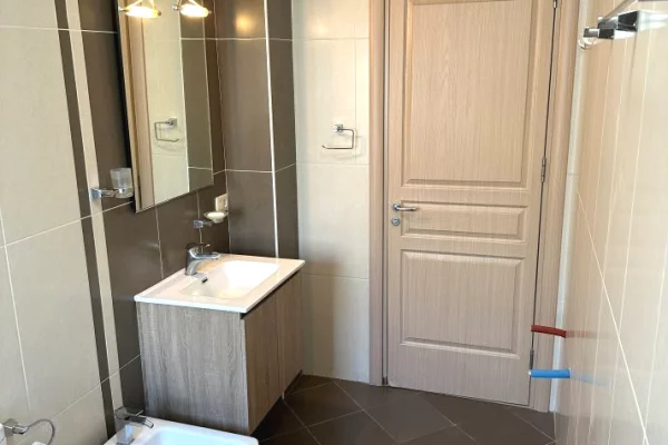 Shtepi me qera Apartament ne Tirane, 1+1, Mobilimi E mobiluar, Pagesa 65,000  Leke.