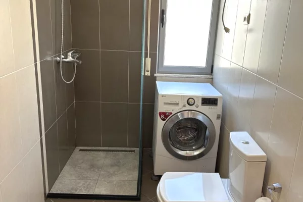 Shtepi me qera Apartament ne Tirane, 1+1, Mobilimi E mobiluar, Pagesa 65,000  Leke.