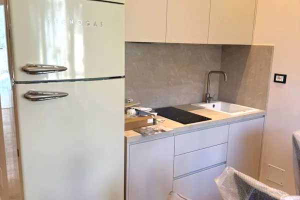 Shtepi me qera 1+1 ne Tirane - 65,000 Leke