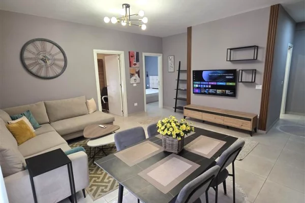 Shtepi me qera 2+1 ne Tirane - 900 Euro