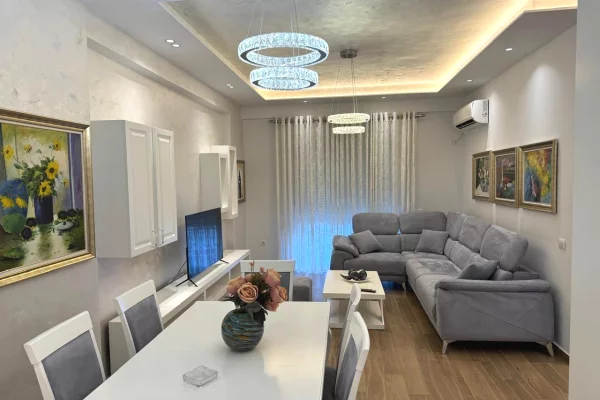 Shtepi me qera 2+1 ne Tirane - 60,000 Leke