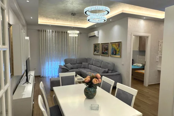 Shtepi me qera 2+1 ne Tirane - 60,000 Leke