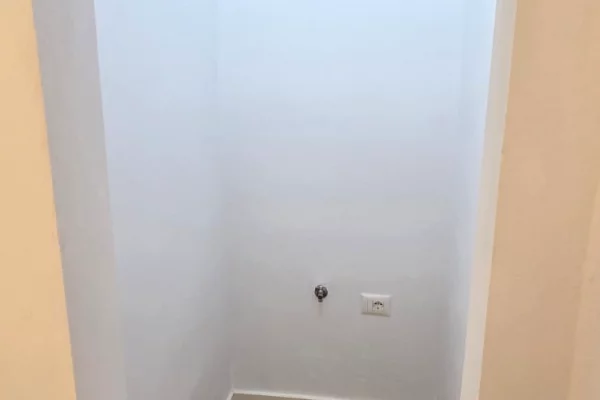 Shtepi ne shitje Apartament ne Tirane, 1+1, Mobilimi Bosh, pa mobiluar, Pagesa 140,000  Euro.