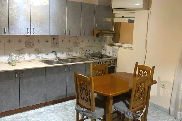 Shtepi me qera 1+1 ne Tirane - 40,000 Leke
